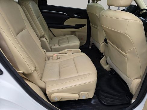 Used 2014 Toyota Highlander Limited Platinum AWD/4WD image 29