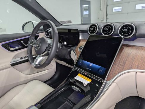 Certified 2025 Mercedes-Benz GLC 300 4MATIC image 39