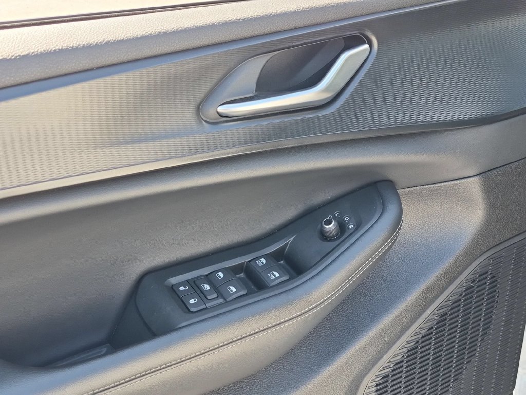 Used 2025 Jeep Grand Cherokee Altitude AWD/4WD image 13