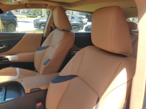 Certified 2024 Lexus ES 350 w/ Premium Package image 16