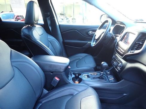 Used 2021 Jeep Cherokee Latitude Lux w/ Sun & Sound Group AWD/4WD image 3