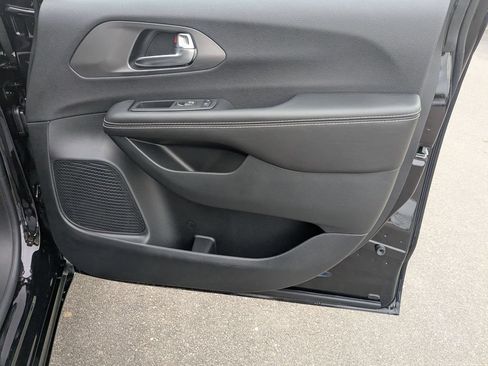 New 2026 Chrysler Pacifica Select FWD image 34