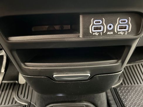 Used 2025 Chrysler Pacifica Select FWD image 48