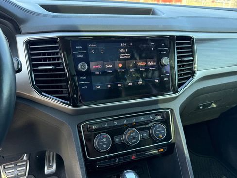 Used 2018 Volkswagen Atlas SEL w/ R-Line Package AWD/4WD image 19