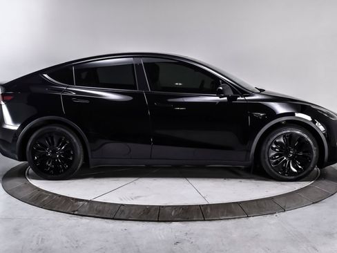Used 2022 Tesla Model Y Long Range AWD/4WD image 7