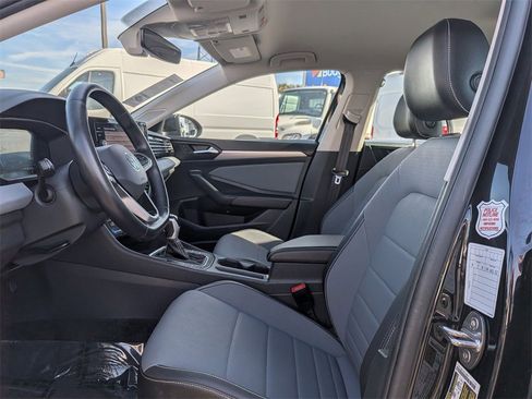 Used 2025 Volkswagen Jetta SE image 16