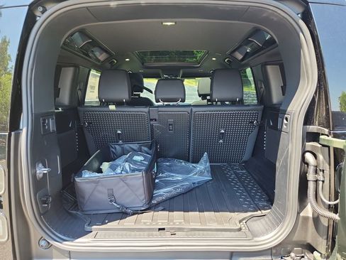 New 2026 Land Rover Defender 110 S AWD/4WD image 13