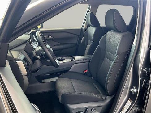 Certified 2025 Nissan Rogue SV FWD image 8