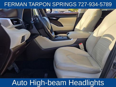 Used 2021 Toyota Highlander XLE image 14