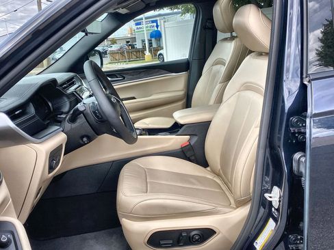 Certified 2024 Jeep Grand Cherokee Limited w/ Luxury Tech Group II image 12