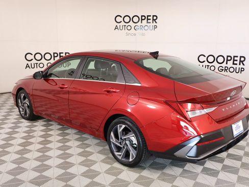 Certified 2025 Hyundai Elantra Limited FWD image 24
