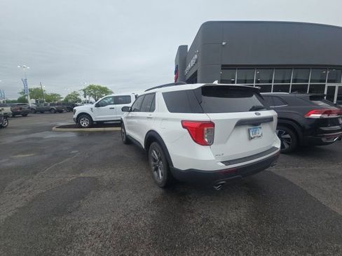 Used 2021 Ford Explorer XLT w/ Equipment Group 202A AWD/4WD image 8