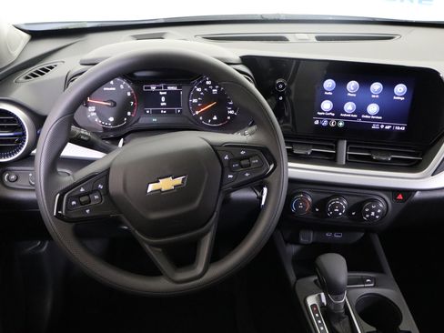 New 2026 Chevrolet Trax LS w/ LS Convenience Package FWD image 18