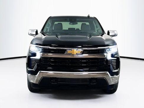 Used 2022 Chevrolet Silverado 1500 LT AWD/4WD image 2