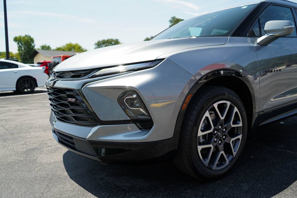 Used 2025 Chevrolet Blazer RS FWD image 17