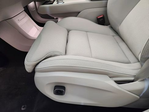 New 2025 Volvo EX90 Plus AWD/4WD image 23