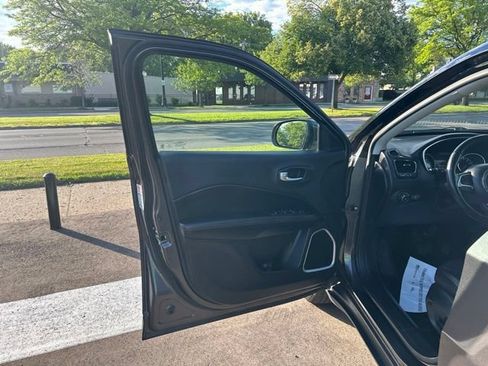 Used 2019 Jeep Compass Limited AWD/4WD image 8