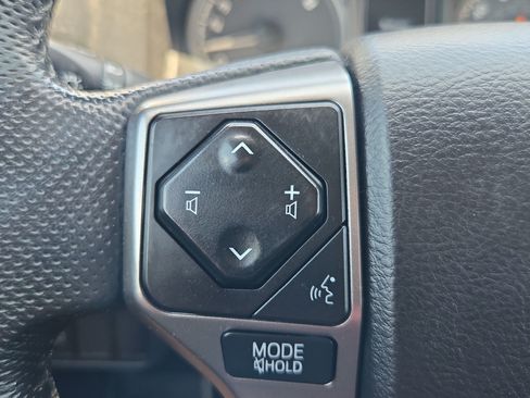 Used 2021 Toyota Tacoma SR5 RWD image 17