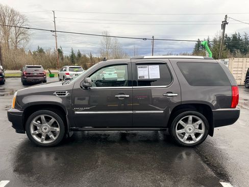 Used 2011 Cadillac Escalade Premium AWD/4WD image 5