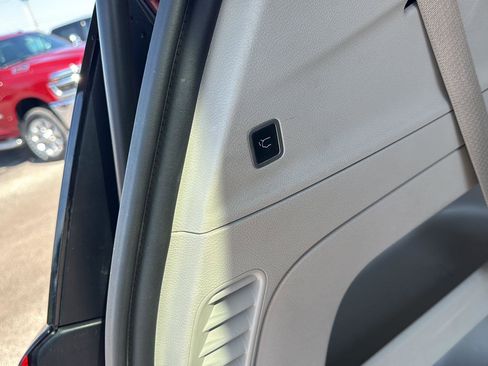 Used 2018 Chrysler Pacifica Touring Plus FWD image 41