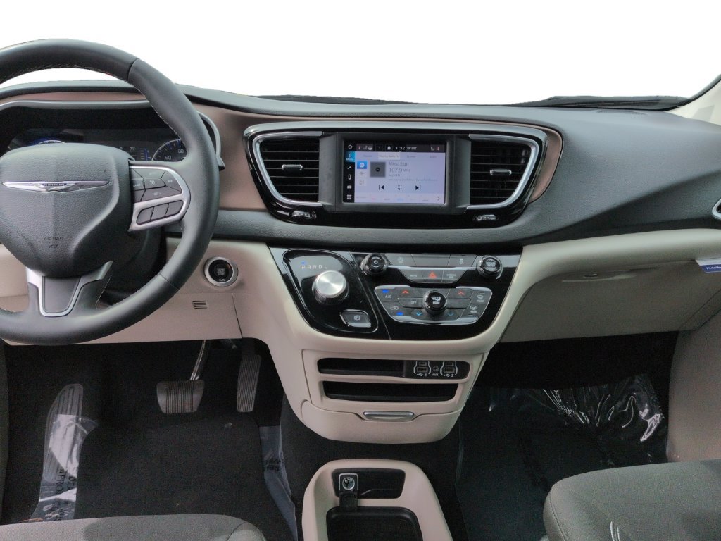 Used 2024 Chrysler Voyager LX FWD image 11