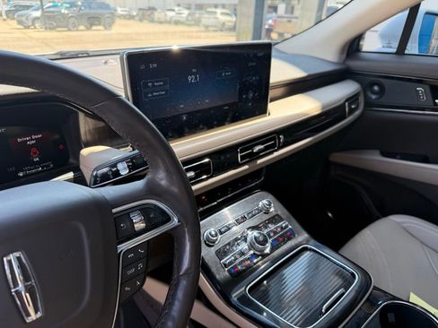 Used 2022 Lincoln Nautilus Reserve AWD/4WD image 11