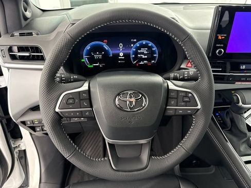 New 2026 Toyota Sienna XSE FWD image 28
