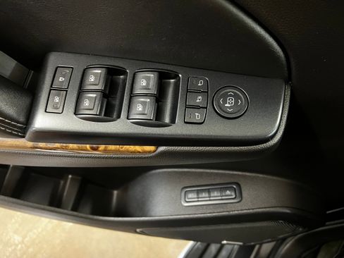 Used 2015 GMC Yukon Denali w/ Touring Package AWD/4WD image 22