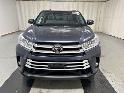 Used 2018 Toyota Highlander XLE AWD/4WD image 3