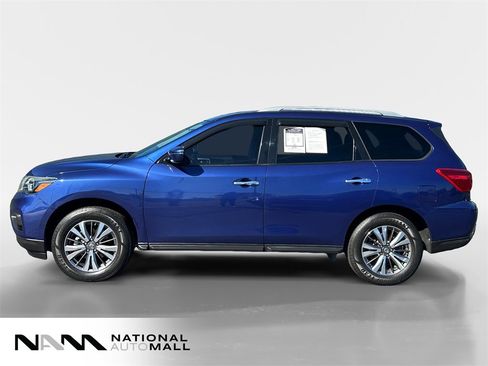 Used 2019 Nissan Pathfinder SV image 2