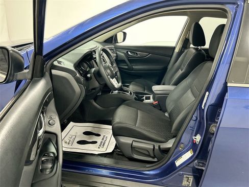 Used 2018 Nissan Rogue S image 9