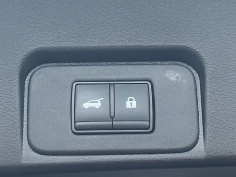 Used 2024 Nissan Rogue SV FWD image 10