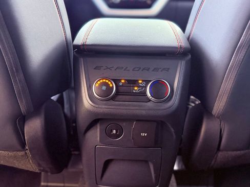Used 2025 Ford Explorer ST-Line AWD/4WD image 31