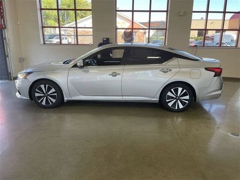 Used 2019 Nissan Altima 2.5 SV FWD image 7