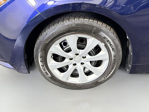 Used 2022 Toyota Corolla LE FWD image 37