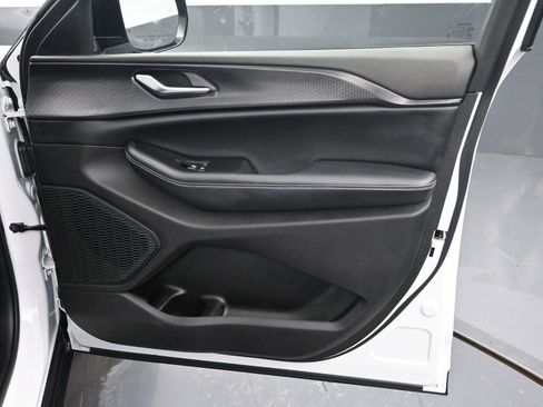 Used 2023 Jeep Grand Cherokee Altitude image 7