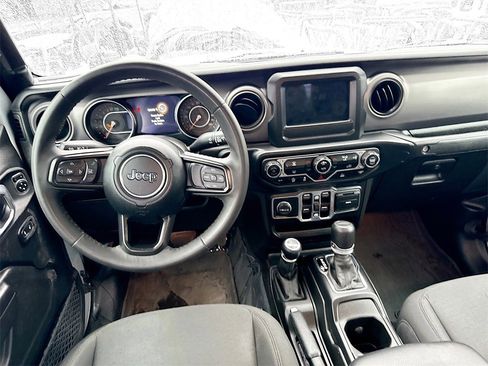 Used 2023 Jeep Gladiator Willys image 24