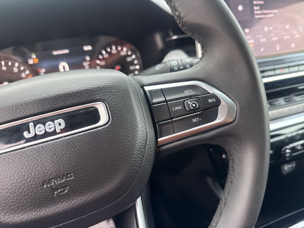 Used 2024 Jeep Compass Latitude AWD/4WD image 40