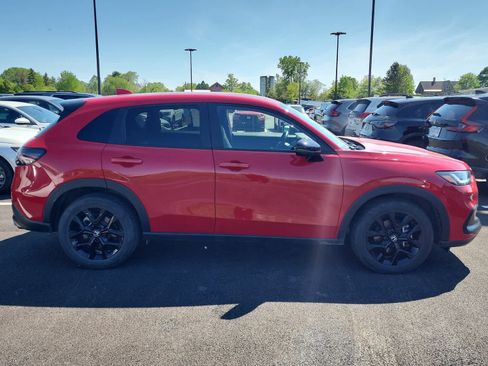 Used 2024 Honda HR-V Sport image 3