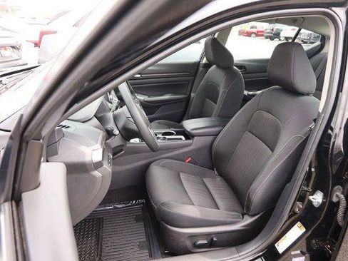 Used 2024 Nissan Altima 2.5 SV image 10