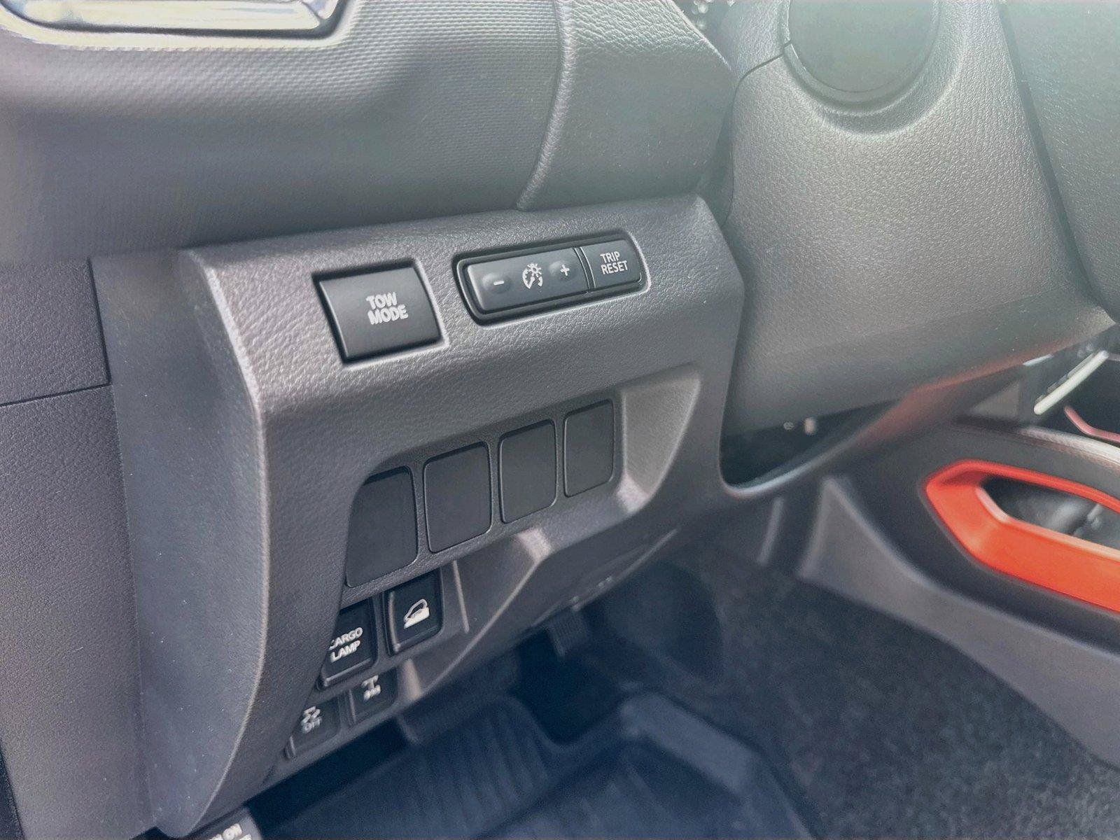 Used 2022 Nissan Frontier PRO-4X w/ Off-Road Protection Package AWD/4WD image 14