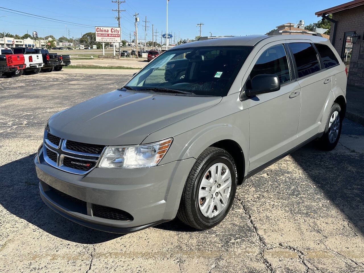 Used 2019 Dodge Journey SE FWD image 4