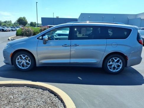 Used 2019 Chrysler Pacifica Limited FWD image 5
