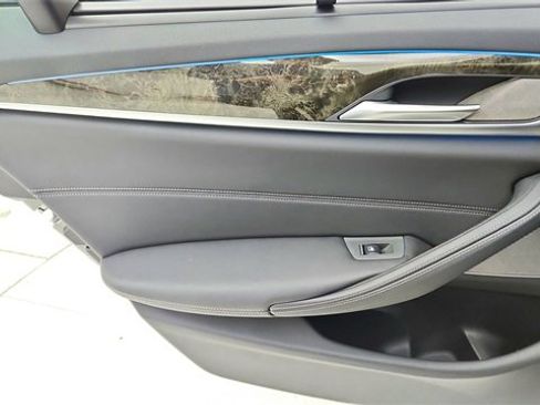 Used 2021 BMW 530e image 31