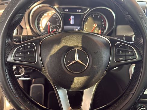 Used 2019 Mercedes-Benz GLA 250 4MATIC w/ Multimedia Package image 3