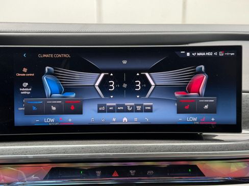 Used 2023 BMW i7 xDrive60 AWD/4WD image 28