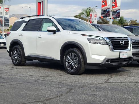 New 2025 Nissan Pathfinder SV w/ SV Premium Package image 4