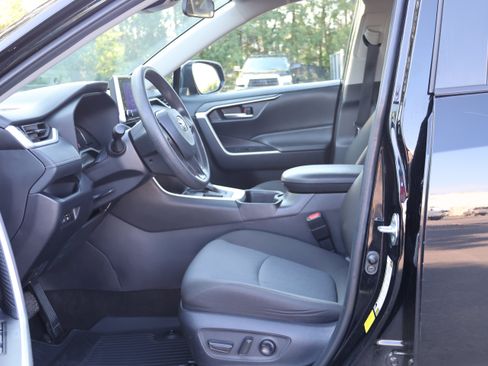 Certified 2025 Toyota RAV4 XLE FWD image 21