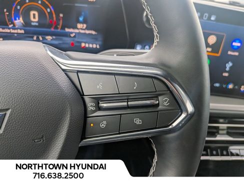 Used 2025 Chevrolet Traverse LT image 29