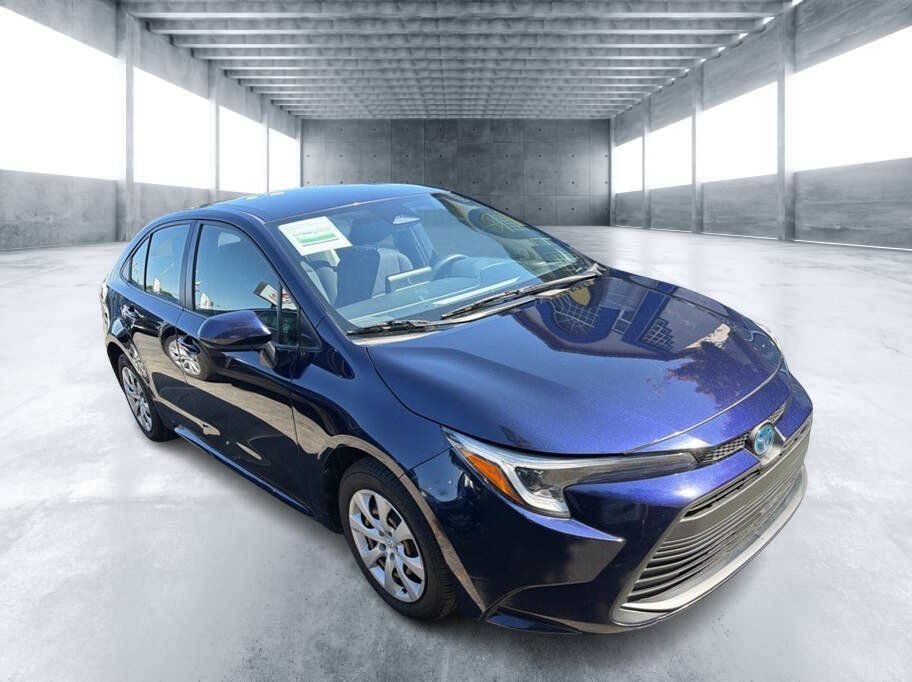 Used 2023 Toyota Corolla LE FWD image 2
